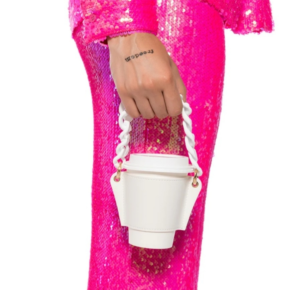 AKIRA White Twisted Handle Cup Holder
